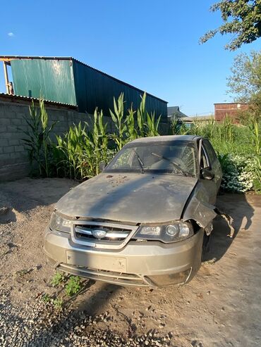 фары для нексии: Автомобиль Daewoo Nexia, седан золотистого или бежевого цвета
