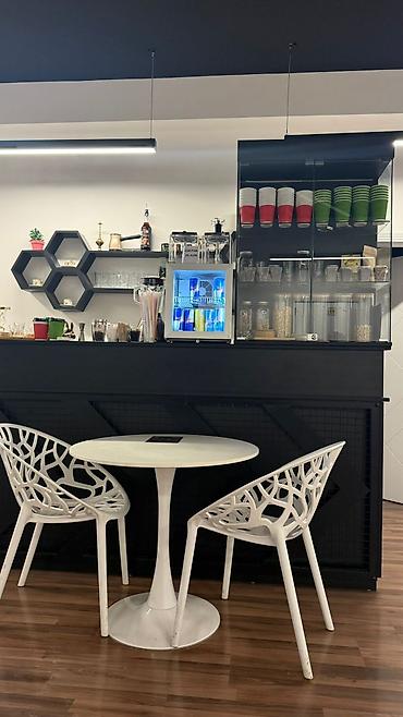 plastik stollar: Satılır: Salon/Barber üçün komplekt mebel və avadanlıq Təsvir: - Qara — 3