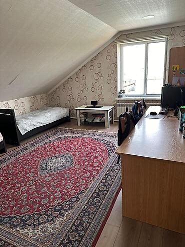 Продажа коттеджей и домов: Продаётся мансардная двухкомнатная квартира на 6 этаже. Общая площадь — 3