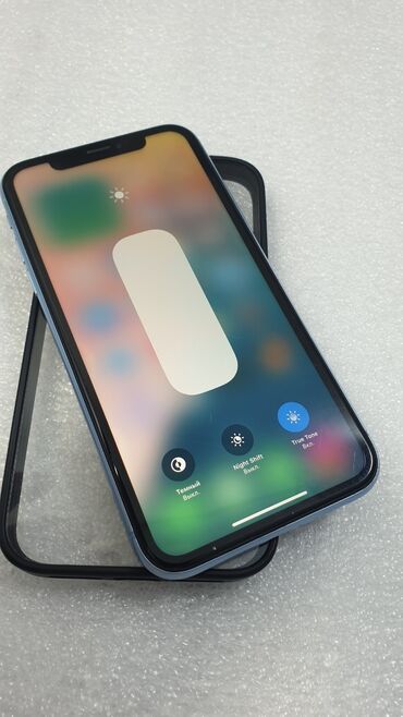 Apple iPhone: IPhone Xr, Б/у, 128 ГБ, Голубой, Чехол, 76 %