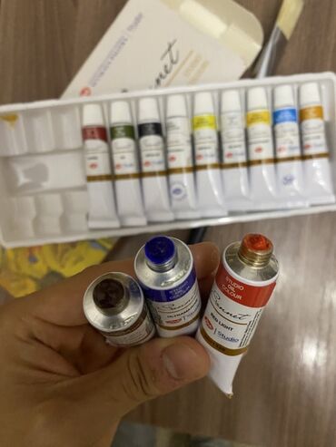 tikkurila boyaları: 12lik yağlı boya seti satilir uzerindede yagli boya ucun fircasi. Cox