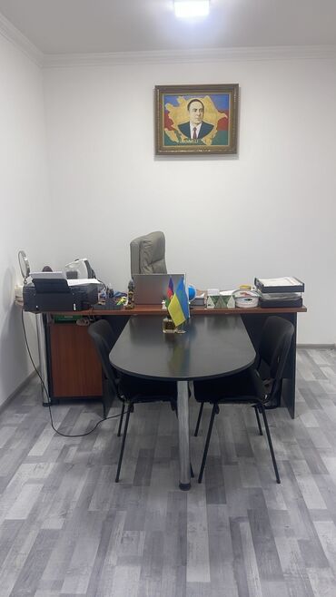 кресло кровать: Ofis mebeli heç bir problemi yoxdur.Kreslo ve 2 stullar