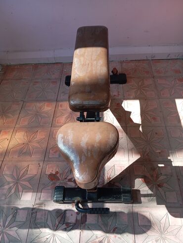 nerd sekilleri: Çoxfunksiyalı idman skamyası - bench press skamyası da deyilir. Özü