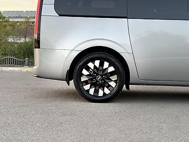 byd han ev: Hyundai Staria: 2026 г., 3.5 л, Автомат, Газ, Минивэн — 4