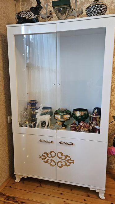 işlənmiş işkaf: İşlənmiş, Açılan, 4 qapılı Düz dolab, Servant, Türkiyə