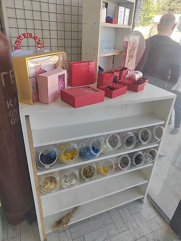taburet: Bar tabureti – yumşaq oturacaqlı, bel hissəsi yüksəklikdə dəstəkli — 1
