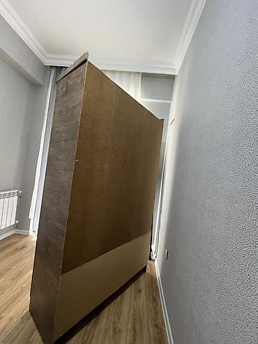 Ev üçün mebel: İşlənmiş, 3 qapılı, Güzgülü, Qəhvəyi, Taxta, Açılan, Düz dolab — 4