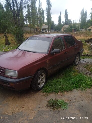 авто демио: Volkswagen Vento: 1992 г., 1.8 л, Механика, Газ, Седан