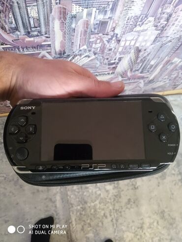 PSP (Sony PlayStation Portable): Psp birdene bateryası yoxdur işlekdir heç bir prablemi yoxdur 2disqi