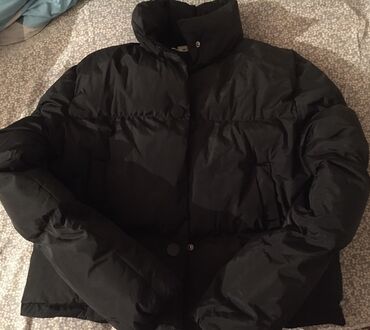 белые мужские кофты: Qara rəngli qısa puf şişmə gödəkcə - Model: qısa, qabarıq (puffer)