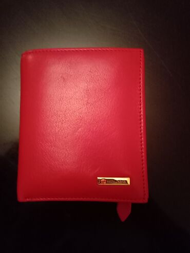 kişi cantasi: Женский кошелек, ярко красного богатого цвета. Натуральная кожа