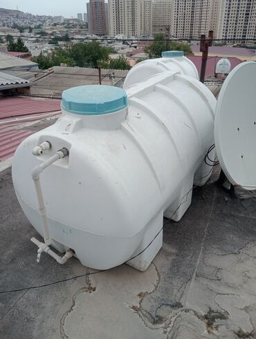 Boçkalar və çəlləklər: Bak, Plastik, 1000 l l, İşlənmiş, Ünvandan götürmə, Ödənişli çatdırılma