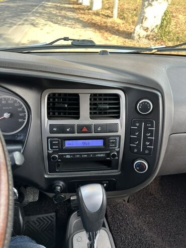 Легкий грузовой транспорт: Легкий грузовик, Hyundai, Стандарт — 12