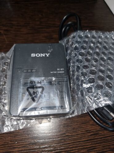 фот: Оригинальное зарядное устройство Sony BC-QZ1 предназначено для быстрой