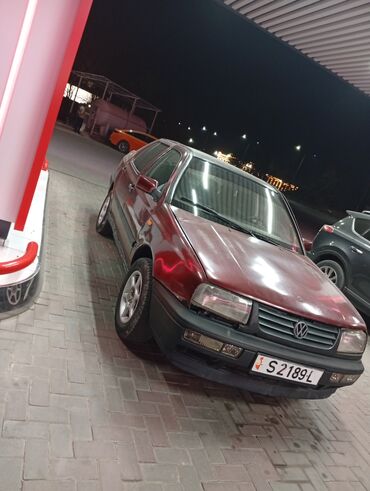 обмен на авто с доплатой: Volkswagen Vento: 1994 г., 1.8 л, Механика, Бензин, Седан