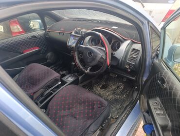 Honda: Honda Fit: 2002 г., 1.3 л, Вариатор, Бензин, Хэтчбэк — 4