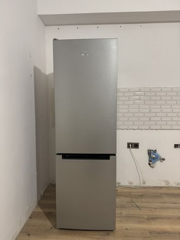 Bentley: Indesit iki qapılı soyuducu (aşağıda dondurucu) - Rəng: gümüş (inox