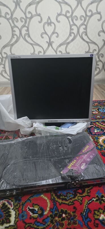mi 9 t: Gümüşü rəngli Samsung SyncMaster 740N monitoru təkbaşına istifadə üçün
