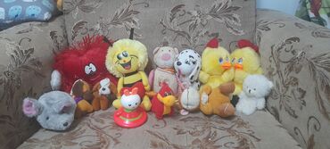 подгузники для детей: Продам маленькие игрушки. Всё за 500 сом, всего 13 игрушек. Всё в