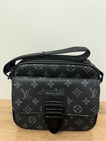 Барсетки: Барсетка, Louis Vuitton, Материал: Натуральная кожа, Застежка на магните, Регулируемый ремень, Множество карманов, Б/у — 2