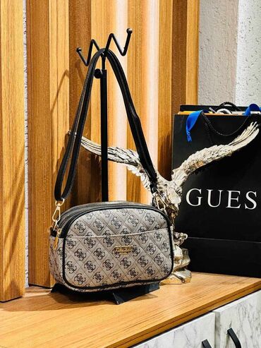 pismo torbe metro: Elegant purse, Guess