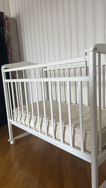 Oğlan və qız üçün, Dördbucaq, Beşik, Dəst ilə, Matras ilə, Yellənmə mexanizm ilə