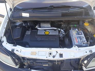 Opel: Opel Zafira A – sedmosed, bele boje, praktičan porodični MPV. Glavne — 11