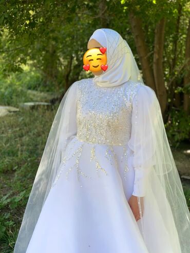 b luron бишкек цена: Үлпөт көйнөгү, 3XL (EU 46), Шакексиз, Дизайнердик, Жабык, Гүлдүү торчо, Страздар, Колдонулган