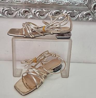 97 triple white: Sandale sa kaišićima – zlatne - Model: elegantne ravne sandale sa — 1