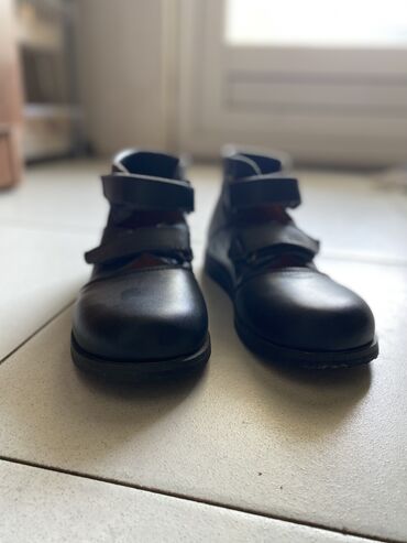 Bayram kostyumları: Ortopedik ayaqqabı, Oğlan üçün, 31
