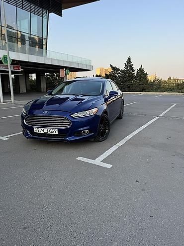 Транспорт: Ford Fusion sedan – mavi rəng, 4 qapı, ön və arxa park yerlərində — 2