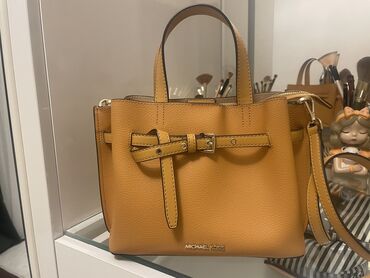 Çantalar: Çiyin çantası, Michael Kors, İşlənmiş