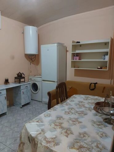 Sex, zavod və fabriklər: Xalqlar dostluğunda corab sexi və gözəllik salonu olan 70 kvadrat 5 — 9