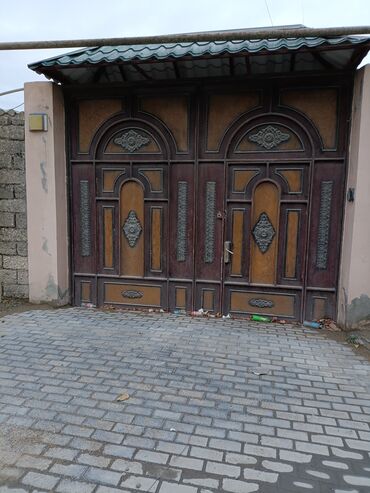 modul tipli ev: 3 otaqlı həyət evi - Giriş: dəmir qapılı, üstü şifer örtüklü damla