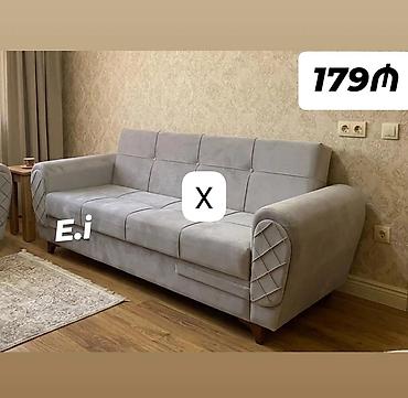 Диваны: Boz rəngli, yumşaq şamoa/parça üzlü üçnəfərlik divan. Müasir xəttlər — 1