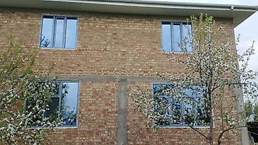 форма для кирпичей: Двухэтажный кирпичный дом с большим внутренним пространством и — 1