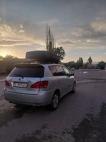 т 28 х4: Toyota Avensis Verso: 2001 г., 2.4 л, Кол менен иштөөчү, Бензин, Вэн/Минивэн — 5