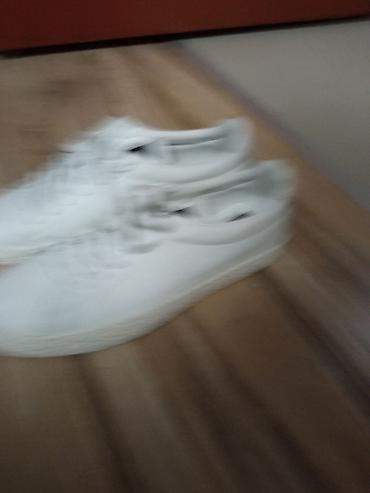 Trainers: Bele patike – klasičan niskoprofilni model - Boja: bela, jednobojne - — 6