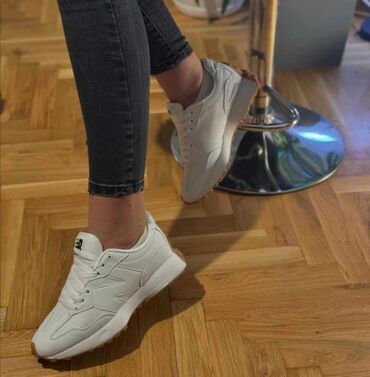 velicina farmerki 36: New Balance
