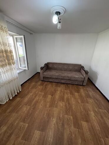 Долгосрочная аренда квартир: 40 м², 2 комнаты, Утепленный, Бронированные двери, Парковка