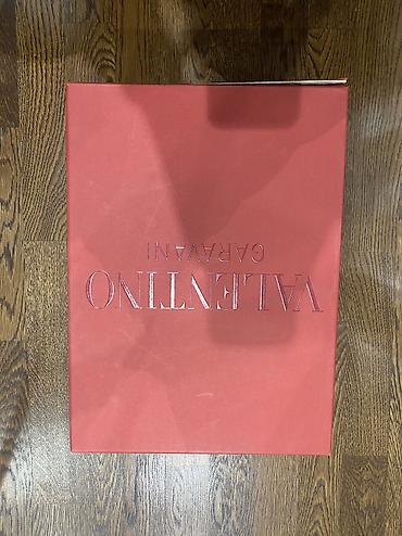 Ayaqqabılar: 900 manat Valentino kiwi ayaqqabisi hec geyinilmiyib hediyye verilib — 9