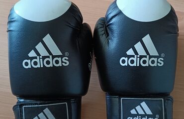 boks dəsti: Boks əlcəyi "Adidas"