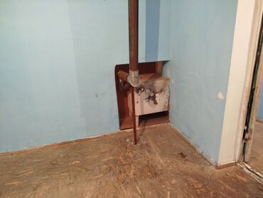 Долгосрочная аренда комнат: Сдаётся простое жилое помещение: две смежные комнаты в одноэтажном — 4