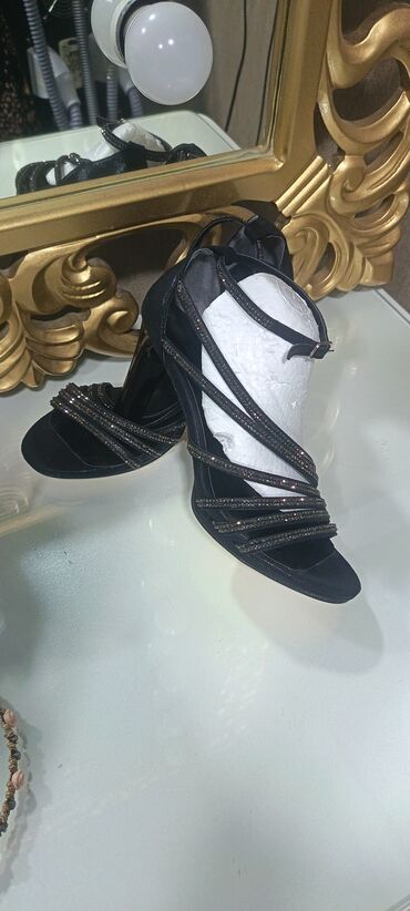 Çəkmələr: Ölçü: 38, İşlənmiş — 20