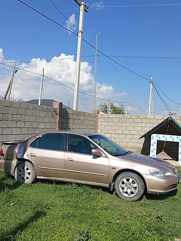 ман 26: Honda Accord седан золотистый металлик. Продаётся на запчасти Мотор — 3