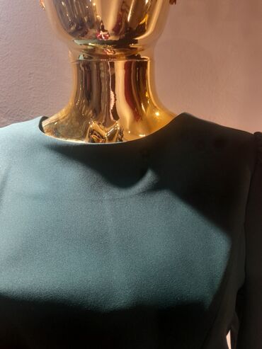 uzun pencekler: Zərif yaşıl rəngdə uzun ziyafət paltarı - Model: beldə büzgü detalı