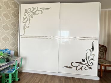икея икеа ikea: Купе шкаф, Колдонулган, Күзгүсү менен