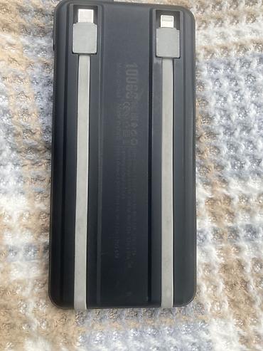 Внешний аккумулятор Power Bank 10000 мА·ч с интегрированными кабелями