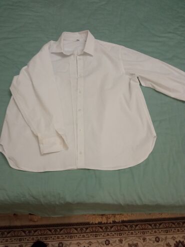 рубашка в полоску женская: Б/у, состояние идеальное, рубашки::белая uniclo, m, 400,в полоску на