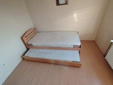 Kreveti: Drveni krevet u boji svetlog drveta,Parena Bukva, dizajniran da — 2
